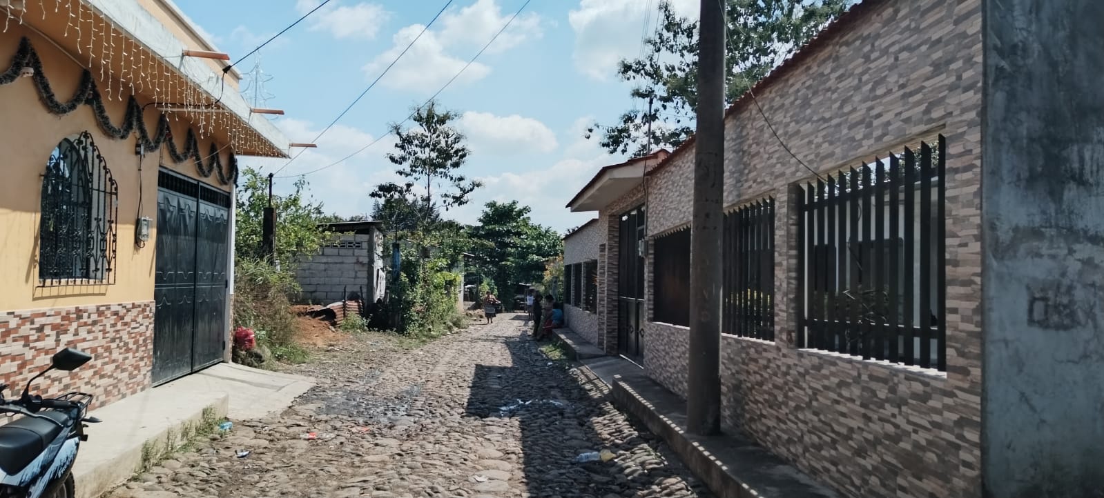 Venta de Casas y Terrenos